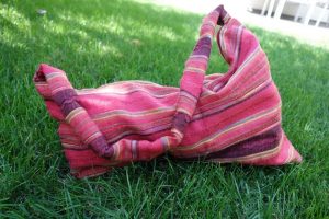 Aus alt mach neu! tante ata's Upcycling von Kleidungsstücken und Naturmaterialien