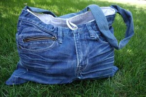 Aus alt mach neu! tante ata's Upcycling von Kleidungsstücken und Naturmaterialien