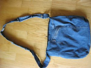 Aus alt mach neu! tante ata's Upcycling von Kleidungsstücken und Naturmaterialien