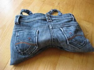 Aus alt mach neu! tante ata's Upcycling von Kleidungsstücken und Naturmaterialien