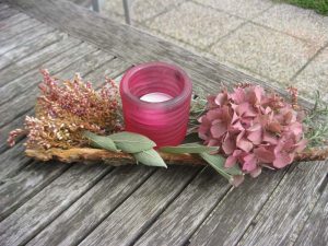 Aus alt mach neu! tante ata's Upcycling von Kleidungsstücken und Naturmaterialien