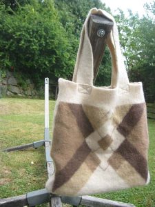 Aus alt mach neu! tante ata's Upcycling von Kleidungsstücken